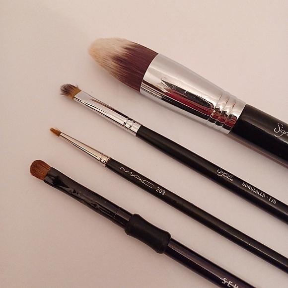Lot of 4 Professional Makeup Brushes - Picture 2 of 4